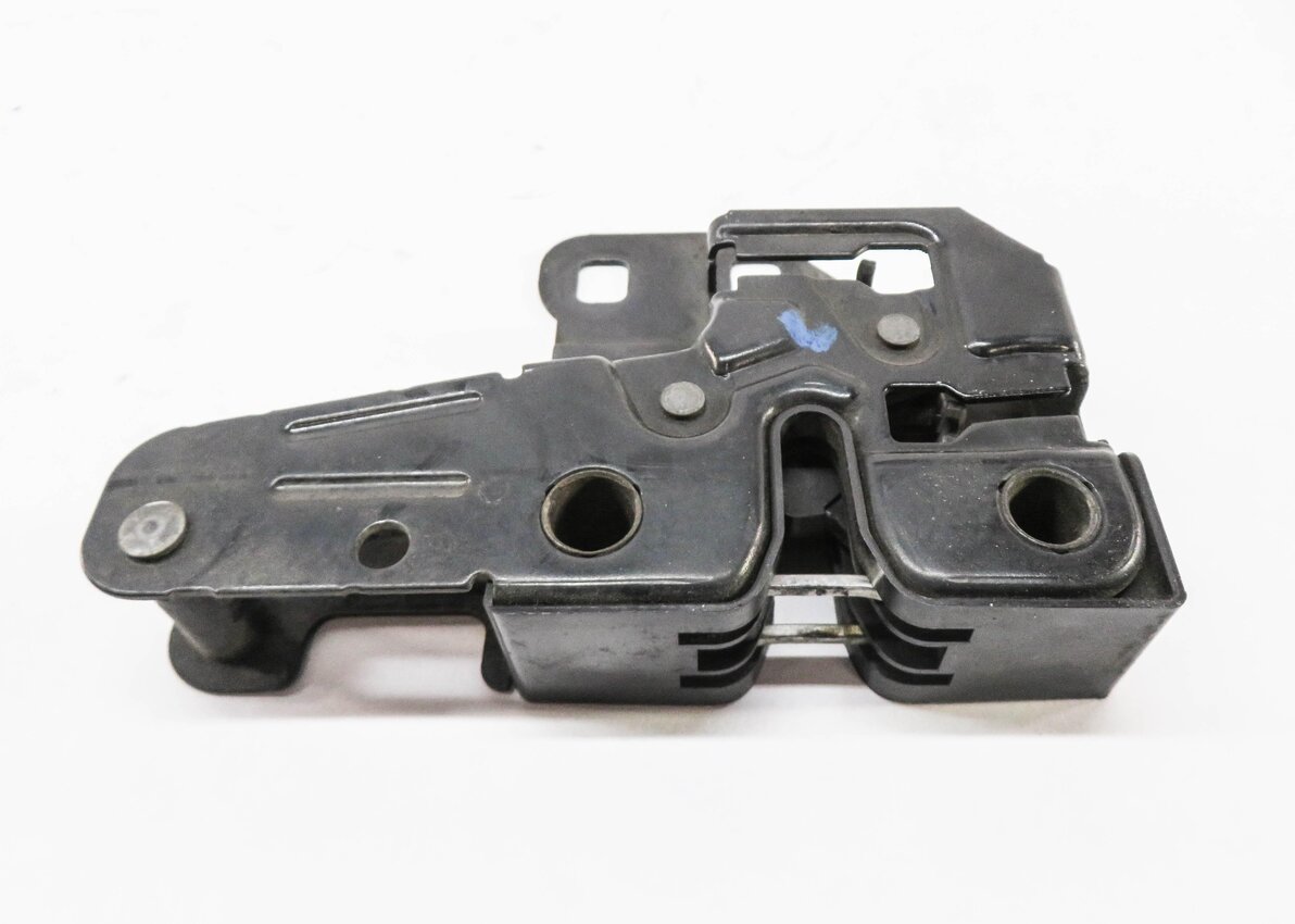Thumbnail 3: 2005 AUDI S4 (B6 8E) FRONT LOWER HOOD LOCK LATCH STRIKER PLATE