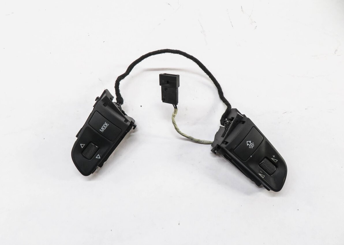 Thumbnail 2: 2005 AUDI S4 (B6 8E) STEERING WHEEL SWITCH BUTTON SET