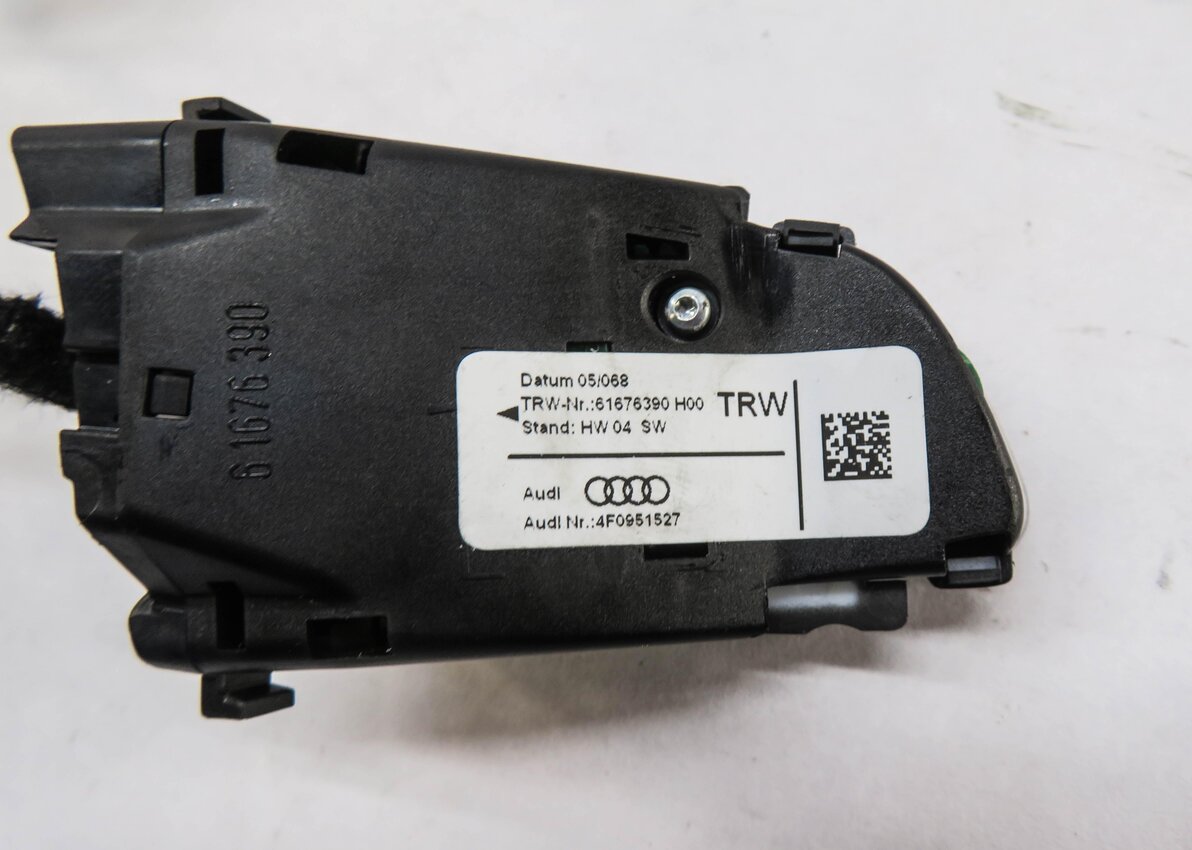 Thumbnail 5: 2005 AUDI S4 (B6 8E) STEERING WHEEL SWITCH BUTTON SET
