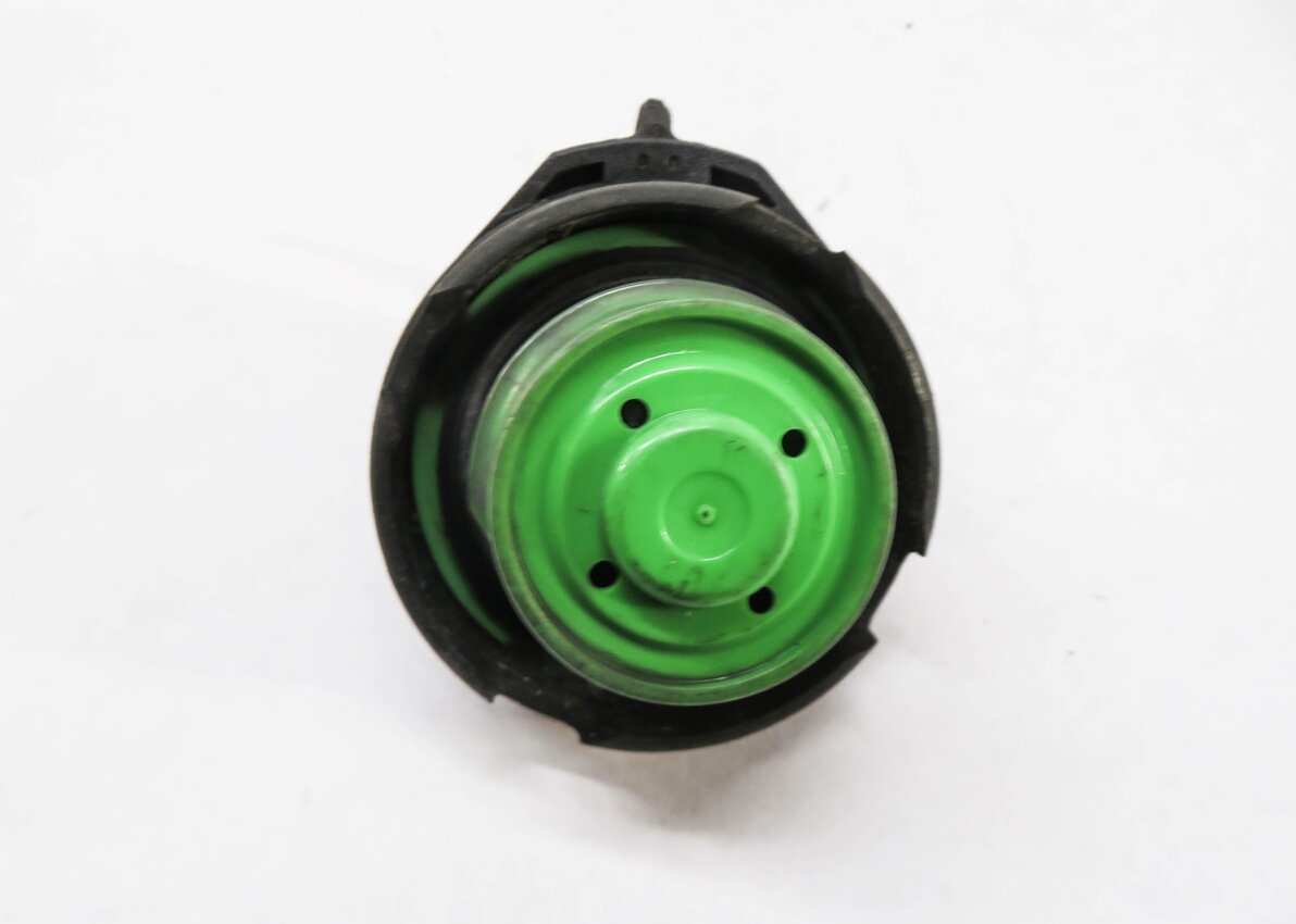 Thumbnail 4: 2005 AUDI S4 (B6 8E) GAS CAP