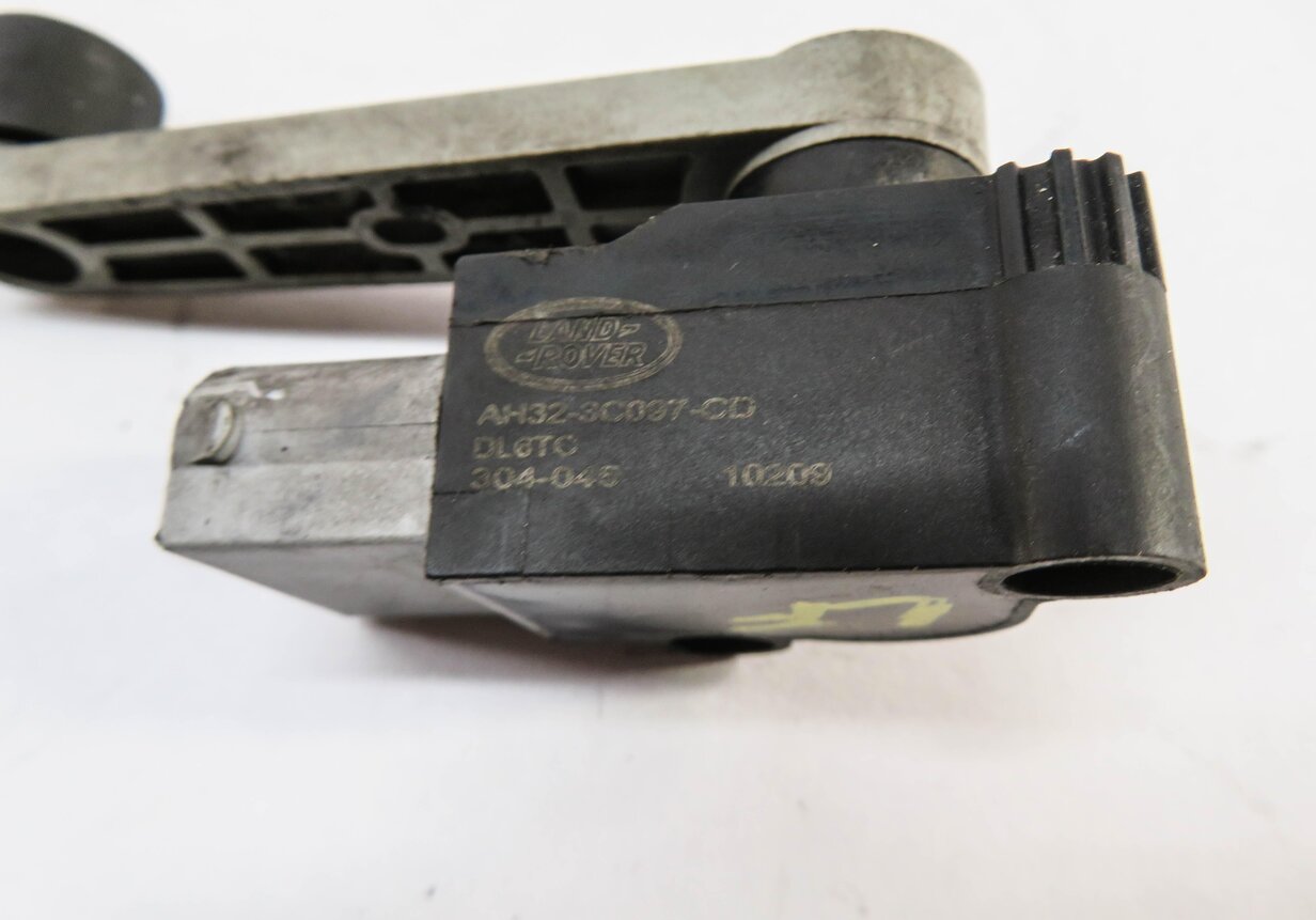 Thumbnail 4: 2011 RANGE ROVER SPORT (L320) LEFT FRONT DRIVER SUSPENSION HEIGHT LEVEL SENSOR