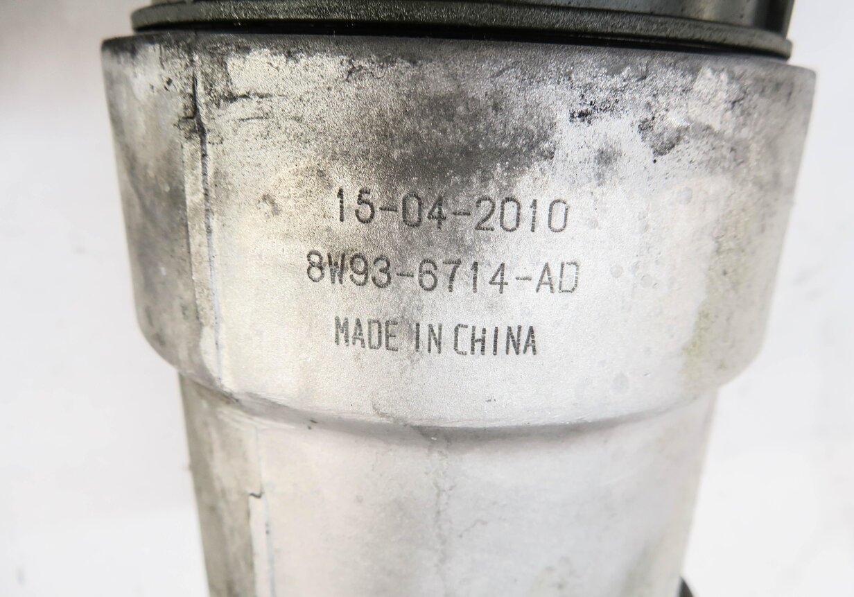Thumbnail 4: 2011 RANGE ROVER SPORT (L320) 5.0L SUPERCHARGED ENGINE OIL FILTER HOUSING w/ CAP