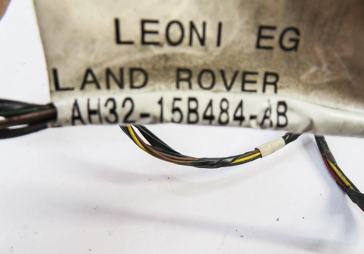 Thumbnail 3: 2011 RANGE ROVER SPORT (L320) REAR PDC PARK SENSOR SET w/ HARNESS (FUJI WHITE)