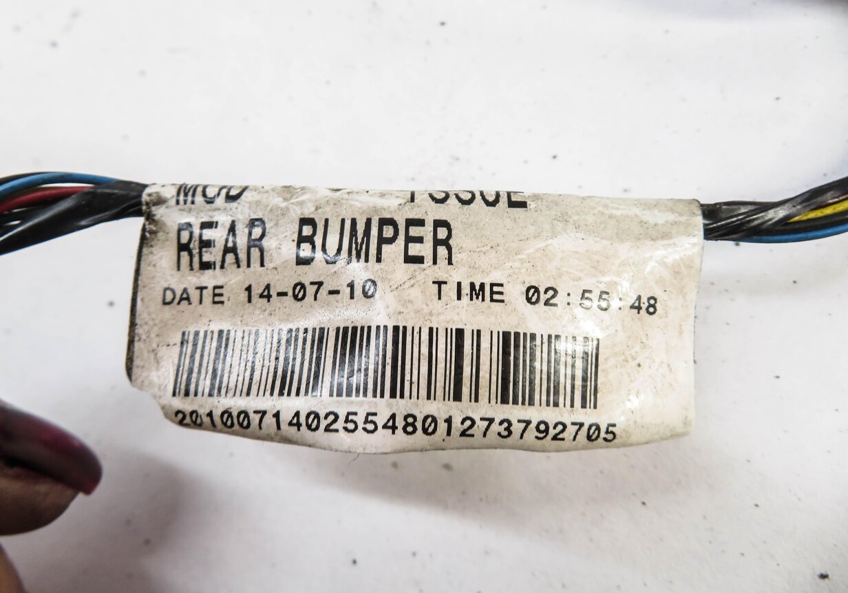 Thumbnail 4: 2011 RANGE ROVER SPORT (L320) REAR PDC PARK SENSOR SET w/ HARNESS (FUJI WHITE)