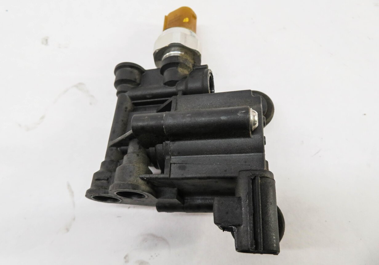 Thumbnail 5: 2011 RANGE ROVER SPORT (L320) AIR SUSPENSION VALVE BLOCK SET