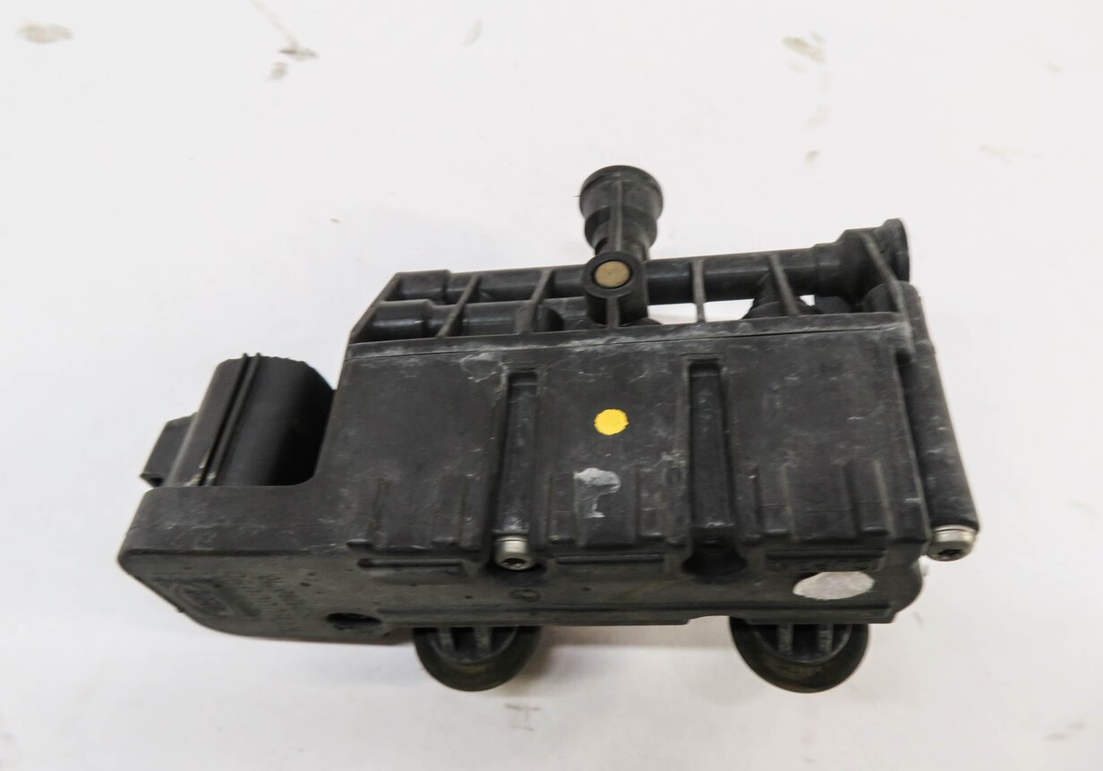 Thumbnail 7: 2011 RANGE ROVER SPORT (L320) AIR SUSPENSION VALVE BLOCK SET