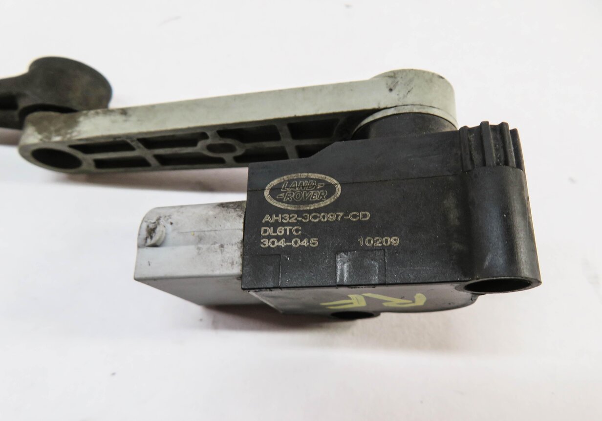 Thumbnail 4: 2011 RANGE ROVER SPORT (L320) RIGHT FRONT SUSPENSION HEIGHT LEVEL SENSOR