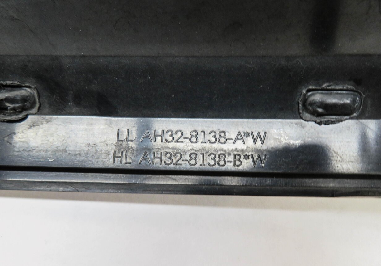 Thumbnail 6: 2010-2011 RANGE ROVER SPORT (L320) FRONT UPPER HOOD AIR VENT GRILLE TRIM
