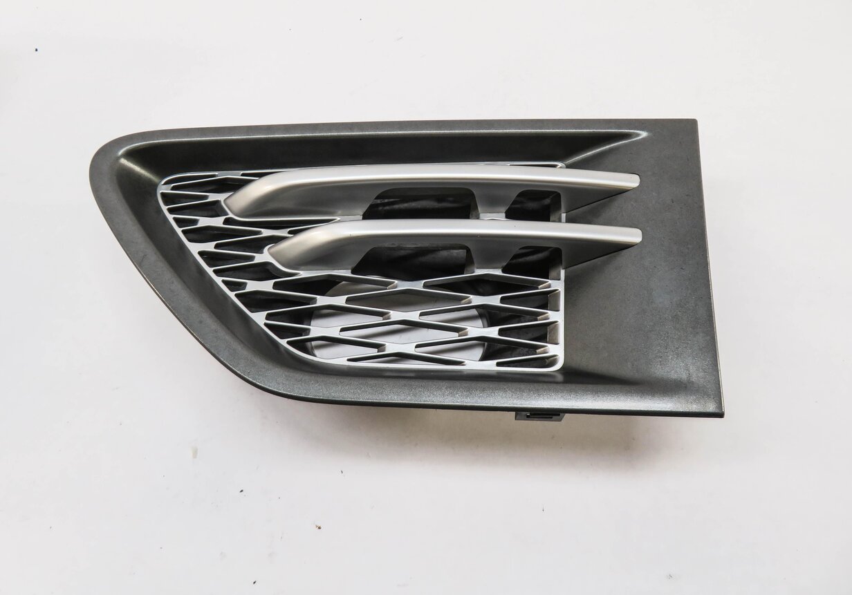Thumbnail 2: 2011 RANGE ROVER SPORT (L320) LEFT FRONT DRIVER FENDER AIR VENT GRILLE TRIM