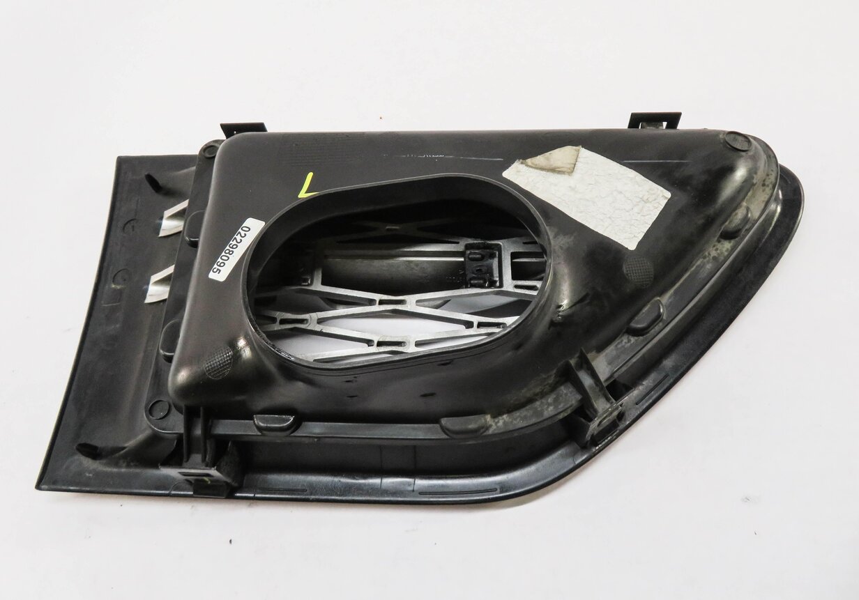 Thumbnail 4: 2011 RANGE ROVER SPORT (L320) LEFT FRONT DRIVER FENDER AIR VENT GRILLE TRIM