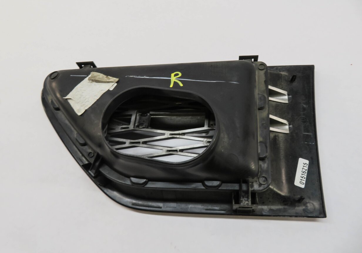 Thumbnail 4: 2011 RANGE ROVER SPORT (L320) RIGHT FRONT PASSENGER FENDER AIR VENT GRILLE TRIM