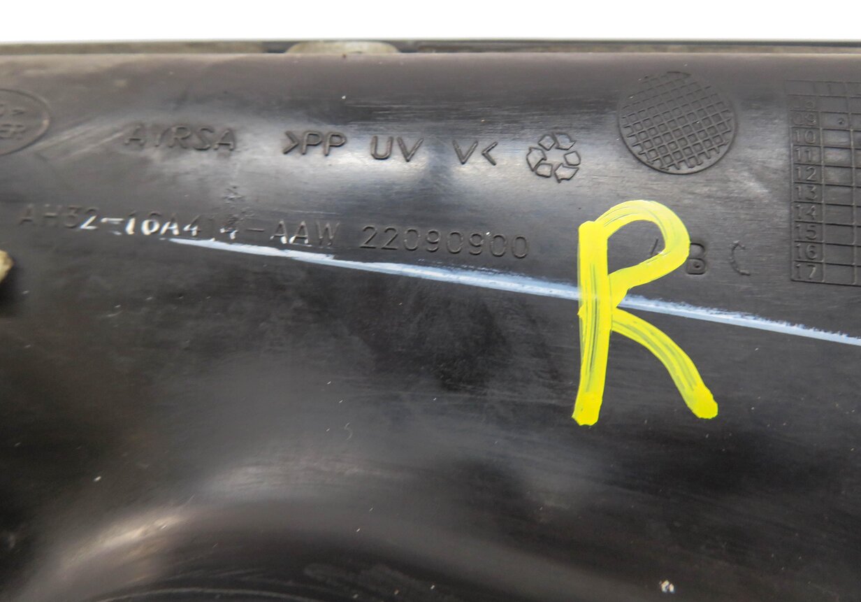 Thumbnail 5: 2011 RANGE ROVER SPORT (L320) RIGHT FRONT PASSENGER FENDER AIR VENT GRILLE TRIM