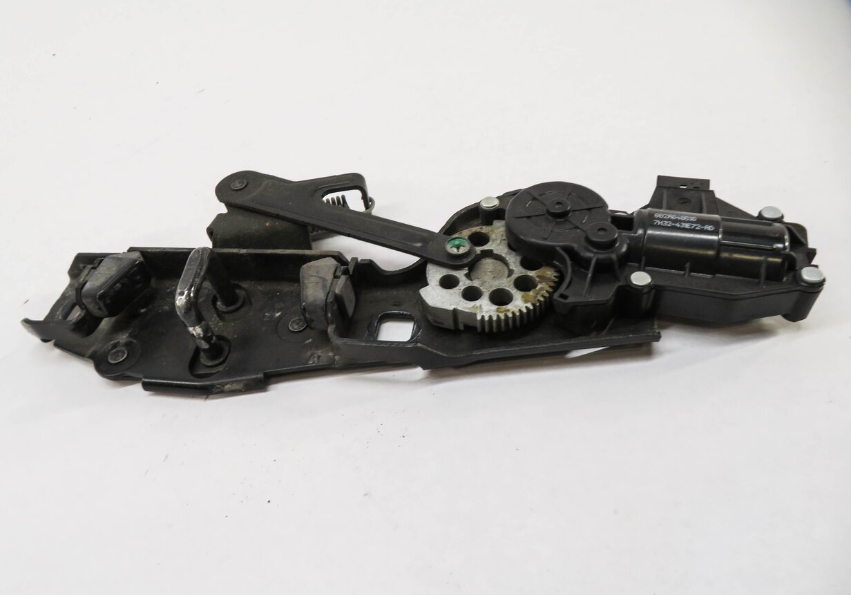 Thumbnail 3: 2011 RANGE ROVER SPORT (L320) REAR TRUNK LOCK LATCH ACTUATOR STRIKER PLATE