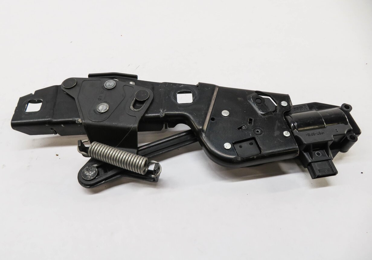 Thumbnail 4: 2011 RANGE ROVER SPORT (L320) REAR TRUNK LOCK LATCH ACTUATOR STRIKER PLATE