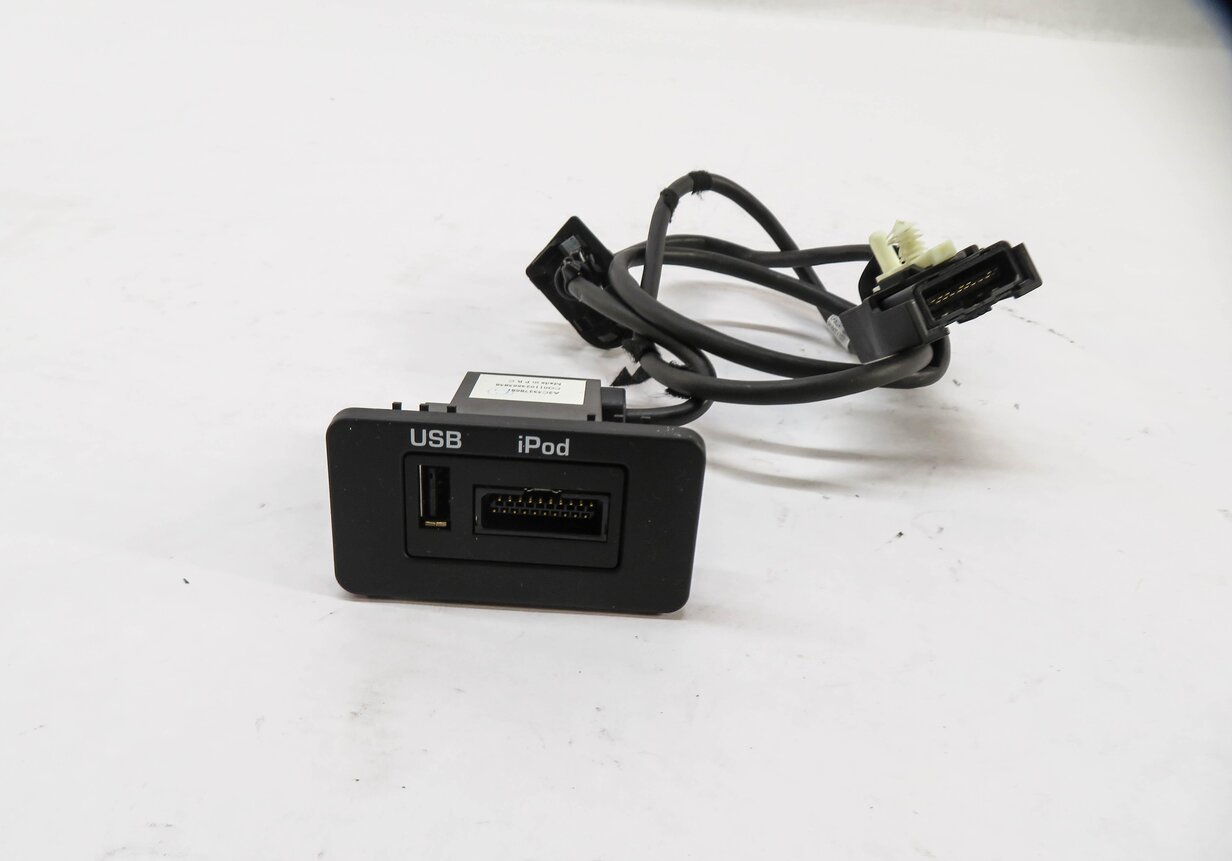 Thumbnail 2: 2011 RANGE ROVER SPORT (L320) RADIO STEREO MEDIA USB i-POD INTERFACE PLUG