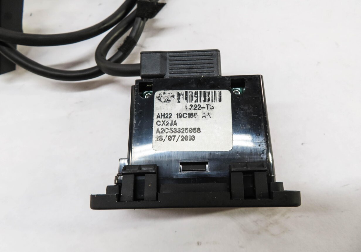 Thumbnail 4: 2011 RANGE ROVER SPORT (L320) RADIO STEREO MEDIA USB i-POD INTERFACE PLUG