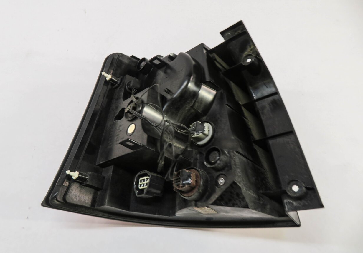 Thumbnail 5: 2010-2011 RANGE ROVER SPORT (L320) RIGHT PASSENGER TAILLIGHT BRAKE LIGHT LAMP