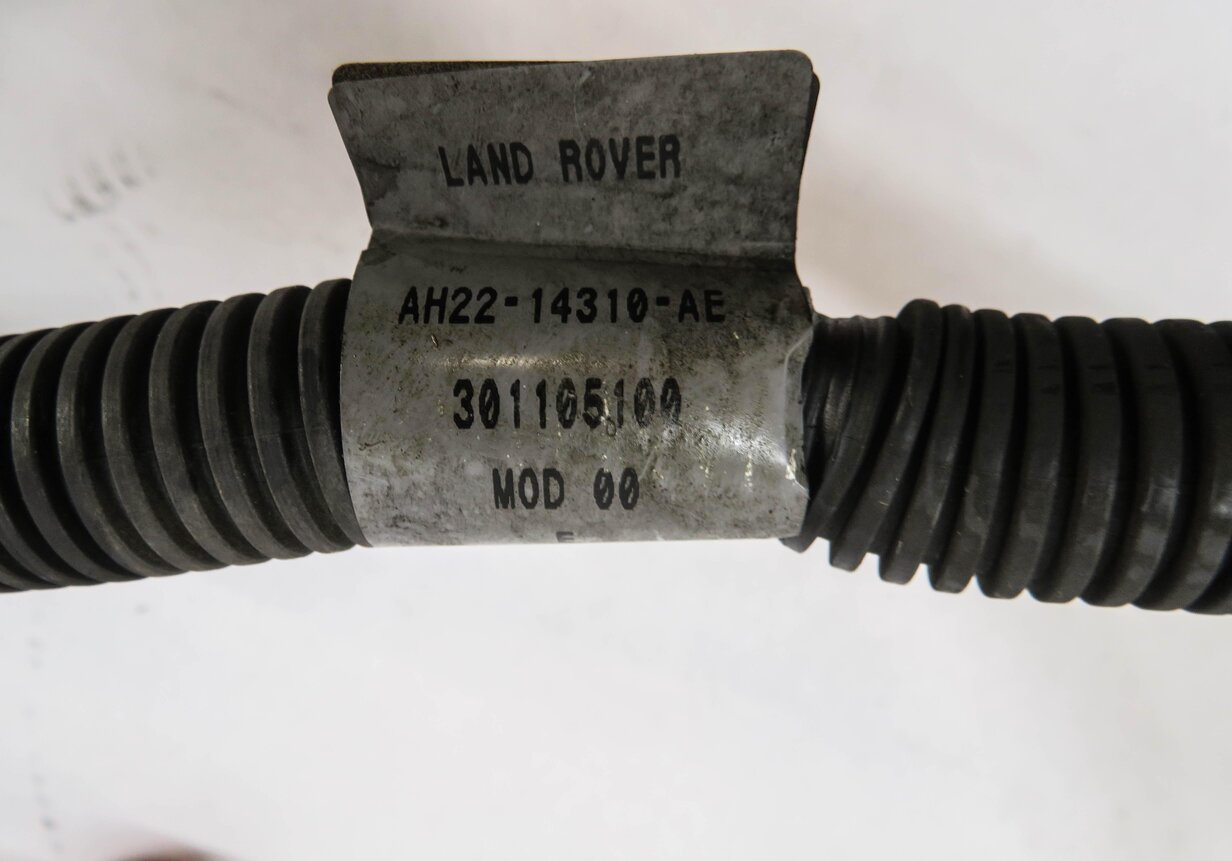 Thumbnail 4: 2011 RANGE ROVER SPORT (L320) POSITIVE BATTERY CABLE