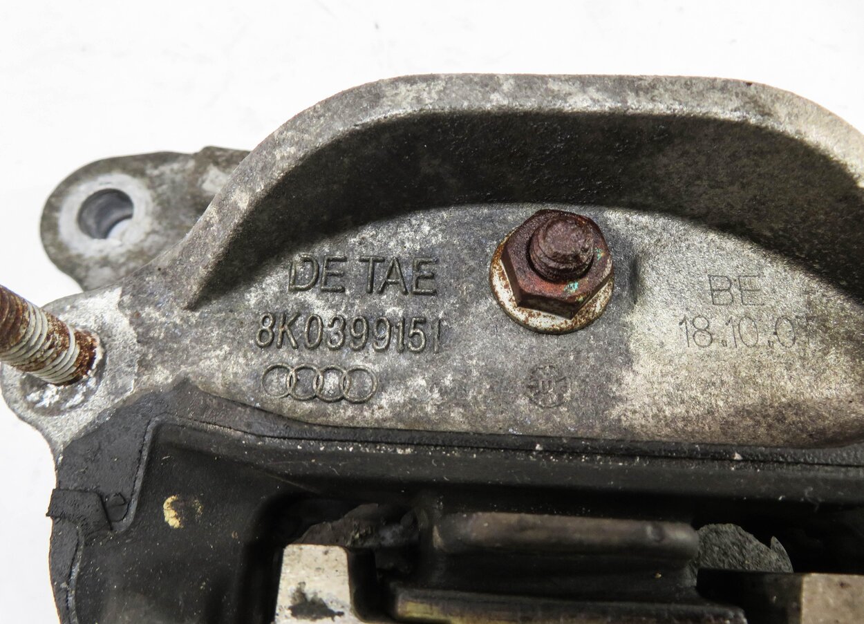 Thumbnail 4: 2009 AUDI A4 (B8 8K) 3.2L ENGINE TRANSMISSION MOUNT BRACKET