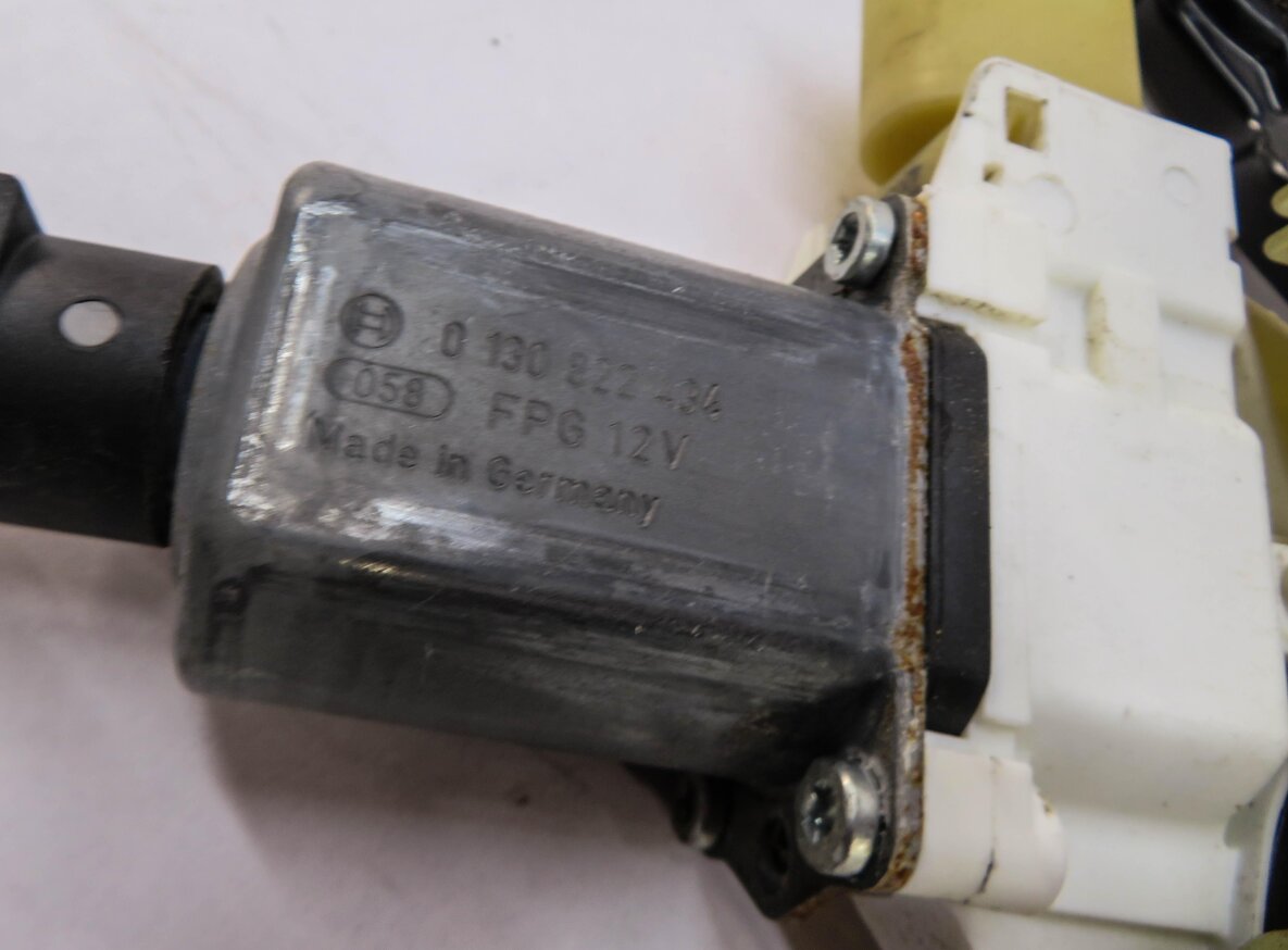 Thumbnail 6: 09-16 BMW Z4 E89 FRONT RIGHT PASSENGER SIDE DOOR POWER WINDOW REGULATOR w/ MOTOR