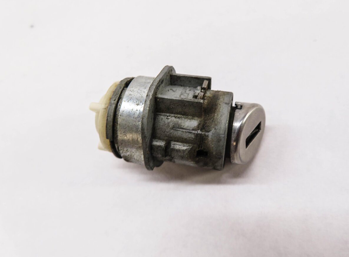 Thumbnail 3: 2015 BMW Z4 (E89) LEFT FRONT DRIVER DOOR LOCK CYLINDER w/ KEY