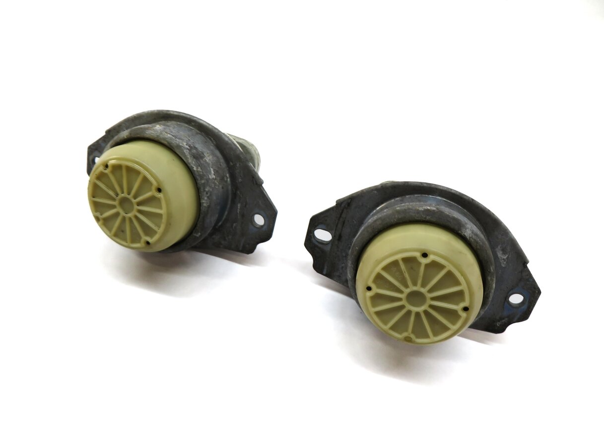 Thumbnail 1: 2012 LAND ROVER LR4 5.0L AJ133 LEFT & RIGHT ENGINE MOTOR MOUNT MOUNTS (SET OF 2)
