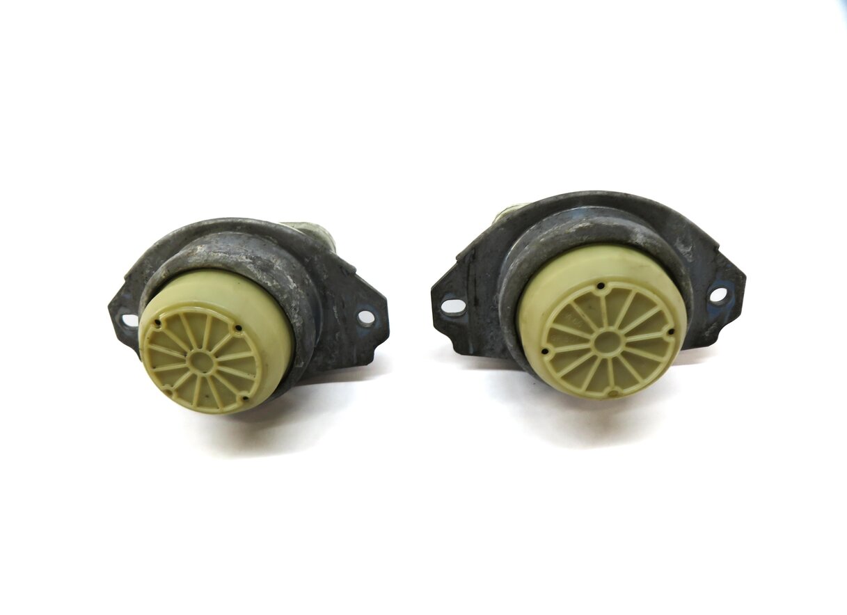 Thumbnail 2: 2012 LAND ROVER LR4 5.0L AJ133 LEFT & RIGHT ENGINE MOTOR MOUNT MOUNTS (SET OF 2)