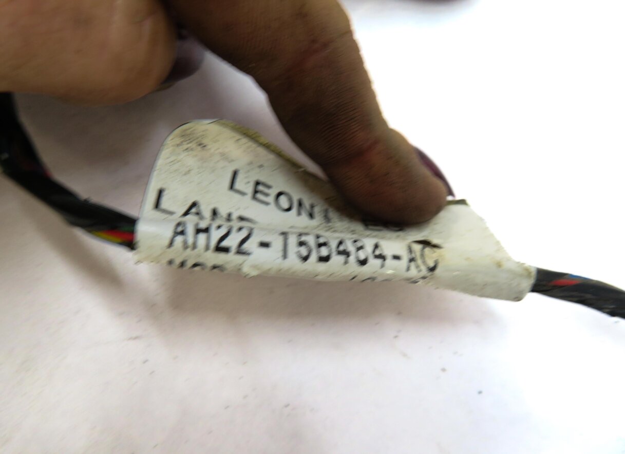 Thumbnail 3: 12 LAND ROVER LR4 REAR PARK ASSIST PDC SENSOR SET w/ HARNESS SANTORINI BLACK 820