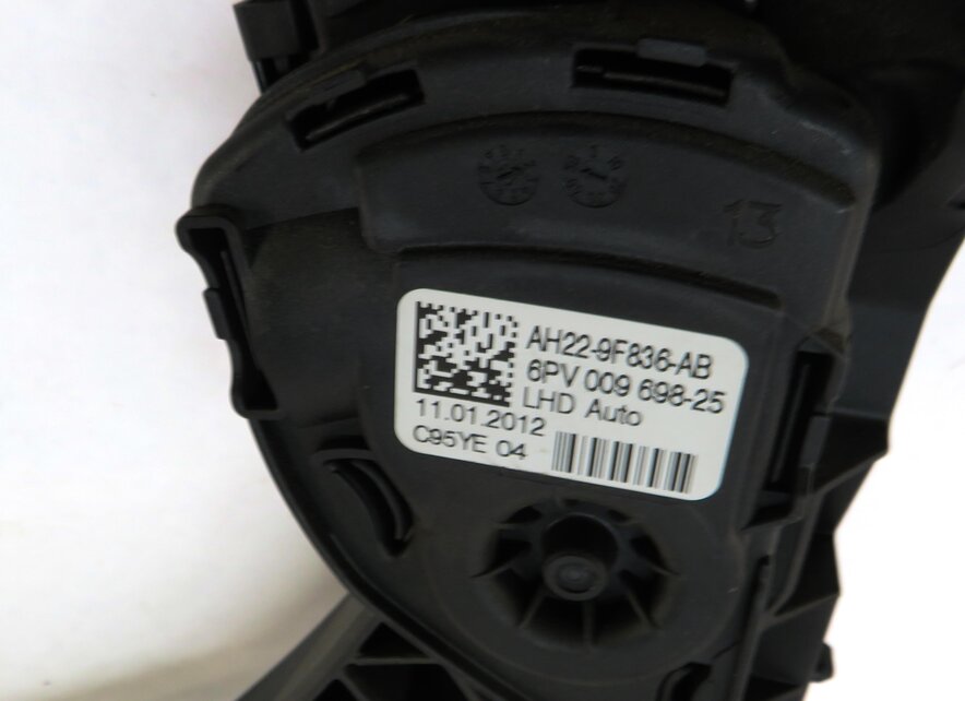 Thumbnail 5: 2012 LAND ROVER LR4 THROTTLE GAS PEDAL