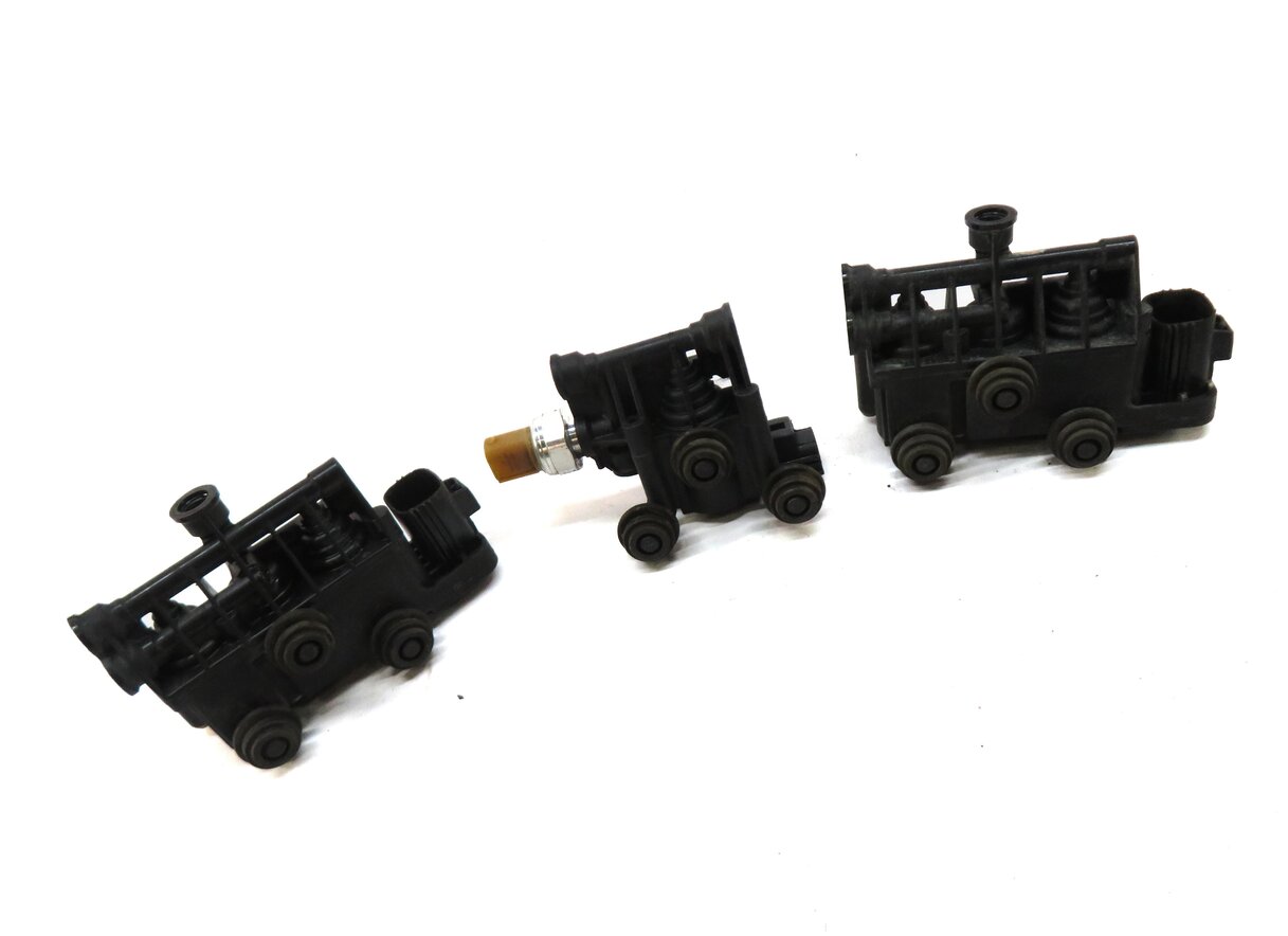 Thumbnail 1: 2012 LAND ROVER LR4 AIR SUSPENSION TRANSFER RELIEF VALVE SET OF 3