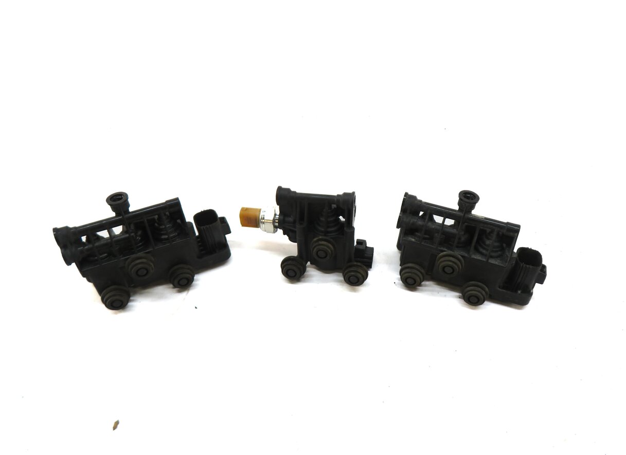 Thumbnail 2: 2012 LAND ROVER LR4 AIR SUSPENSION TRANSFER RELIEF VALVE SET OF 3