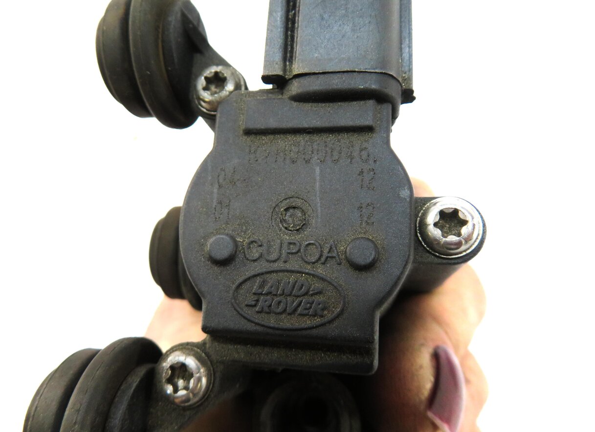 Thumbnail 5: 2012 LAND ROVER LR4 AIR SUSPENSION TRANSFER RELIEF VALVE SET OF 3