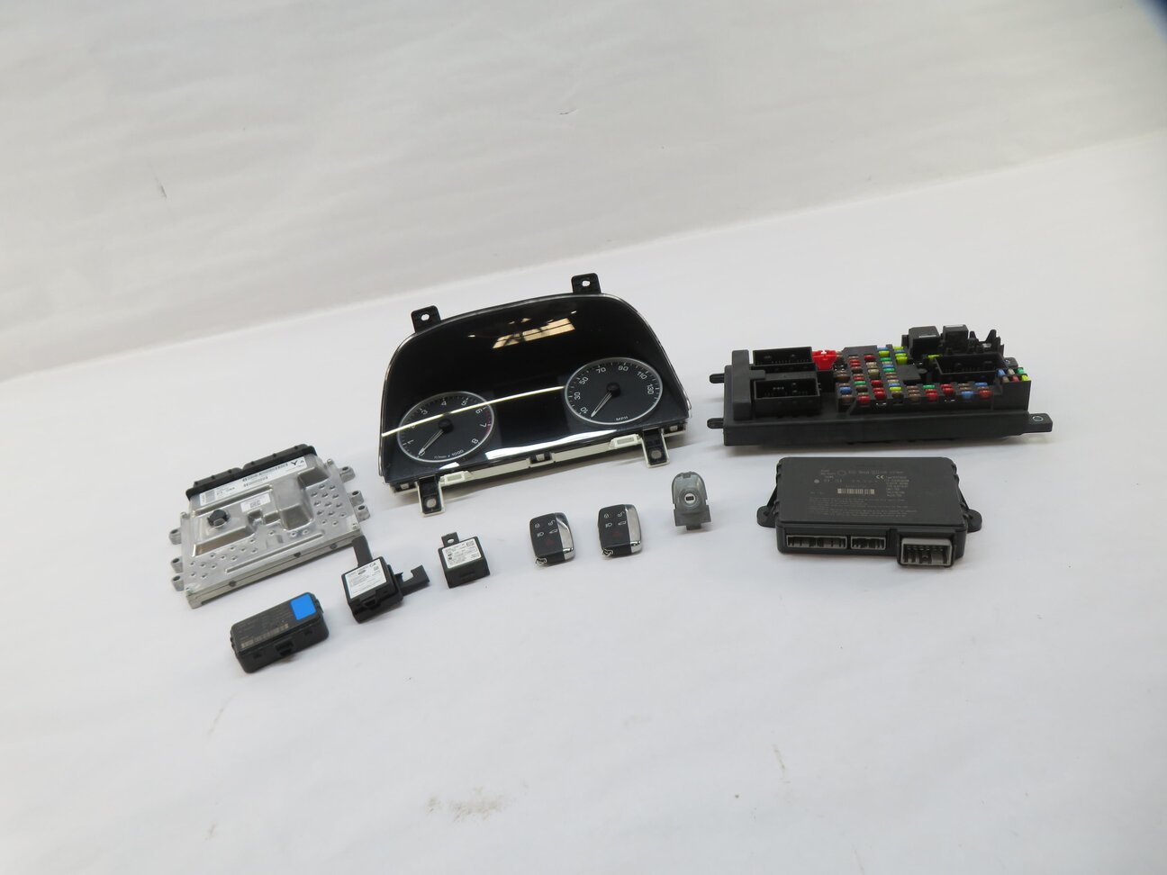 Thumbnail 1: 2012 LAND ROVER LR4 - 5.0L AJ133 V8 ENGINE ECM BCM IMMOBILIZER MODULE KEY SET