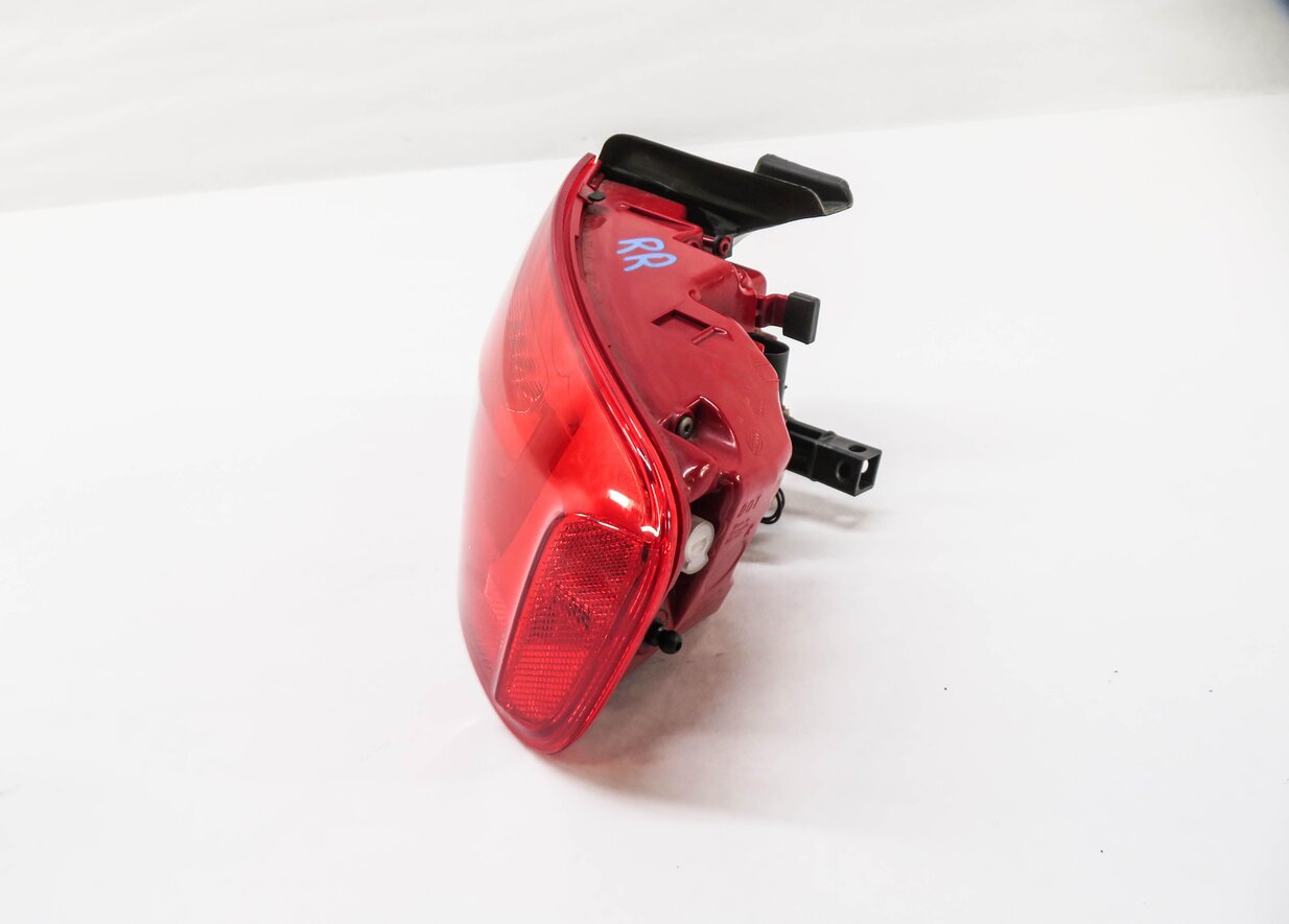 Thumbnail 4: 13-16 AUDI A4 S4 (B8 8K) RIGHT PASSENGER OUTER LED TAILLIGHT BRAKE LIGHT LAMP