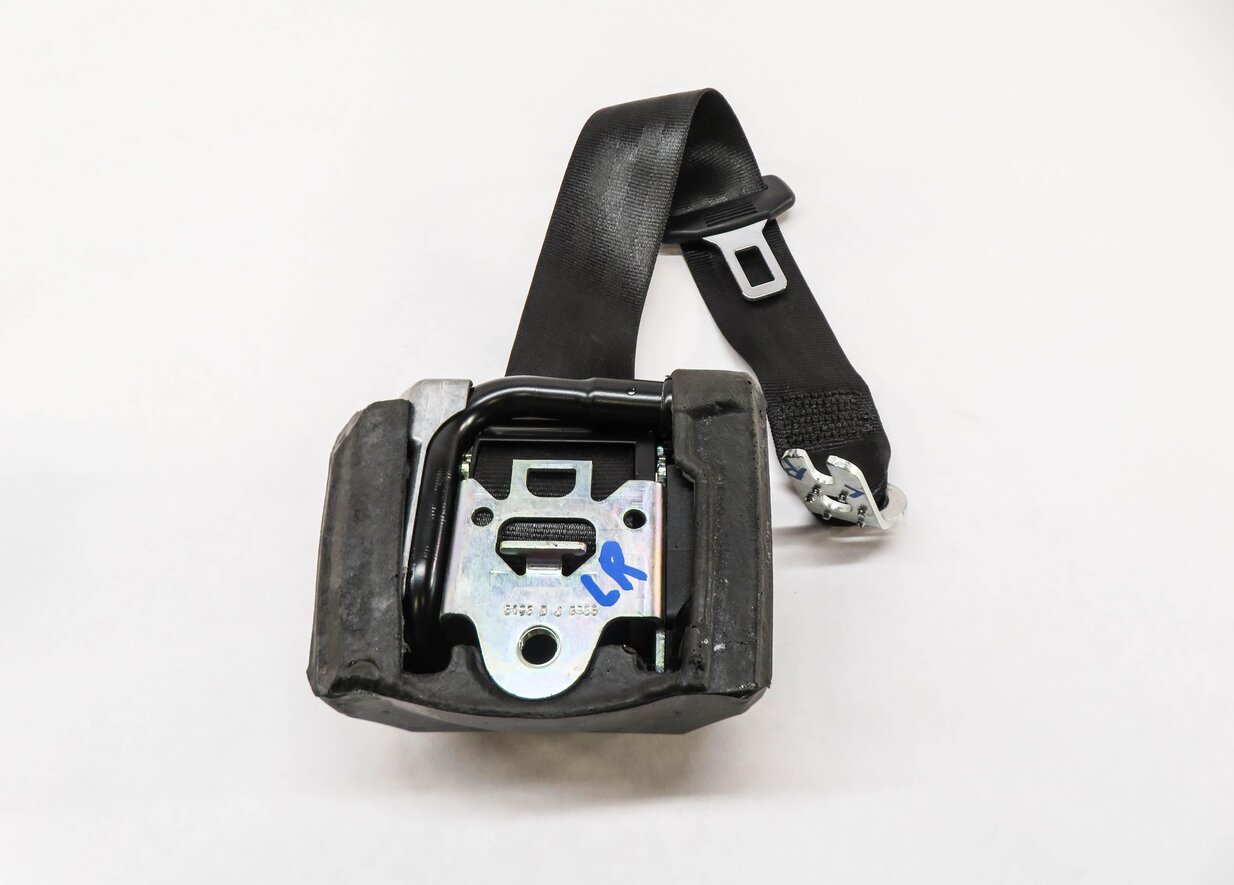Thumbnail 3: 2013 AUDI A4 (B8 8K) LEFT REAR SEAT SEATBELT RETRACTOR (BLACK)