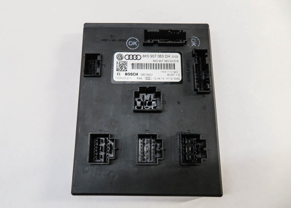 Thumbnail 3: 2013 AUDI A4 (B8 8K) 2.0L CPMA TURBO ENGINE ECM BCM IMMOBILIZER MODULE KEY SET