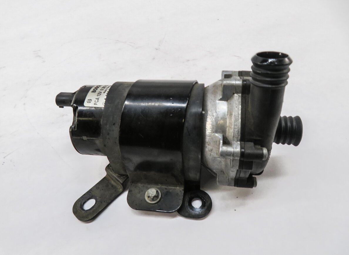 Thumbnail 3: 2014 MERCEDES GL450 (X166) 4.6L M278 V8 ENGINE AUXILIARY WATER PUMP