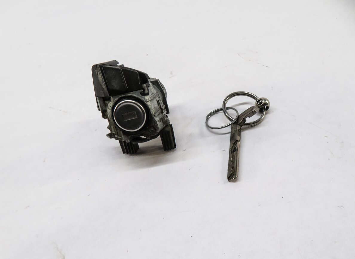 Thumbnail 2: 2014 MERCEDES GL450 (X166) LEFT FRONT DRIVER DOOR HANDLE LOCK CYLINDER w/ KEY