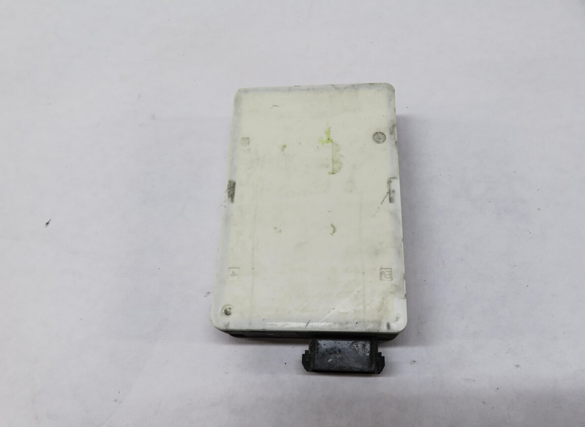 Thumbnail 3: 2014 MERCEDES GL350 GL450 GL550 GL63 CLS550 (C218 X166) BLIND SPOT RADAR MODULE