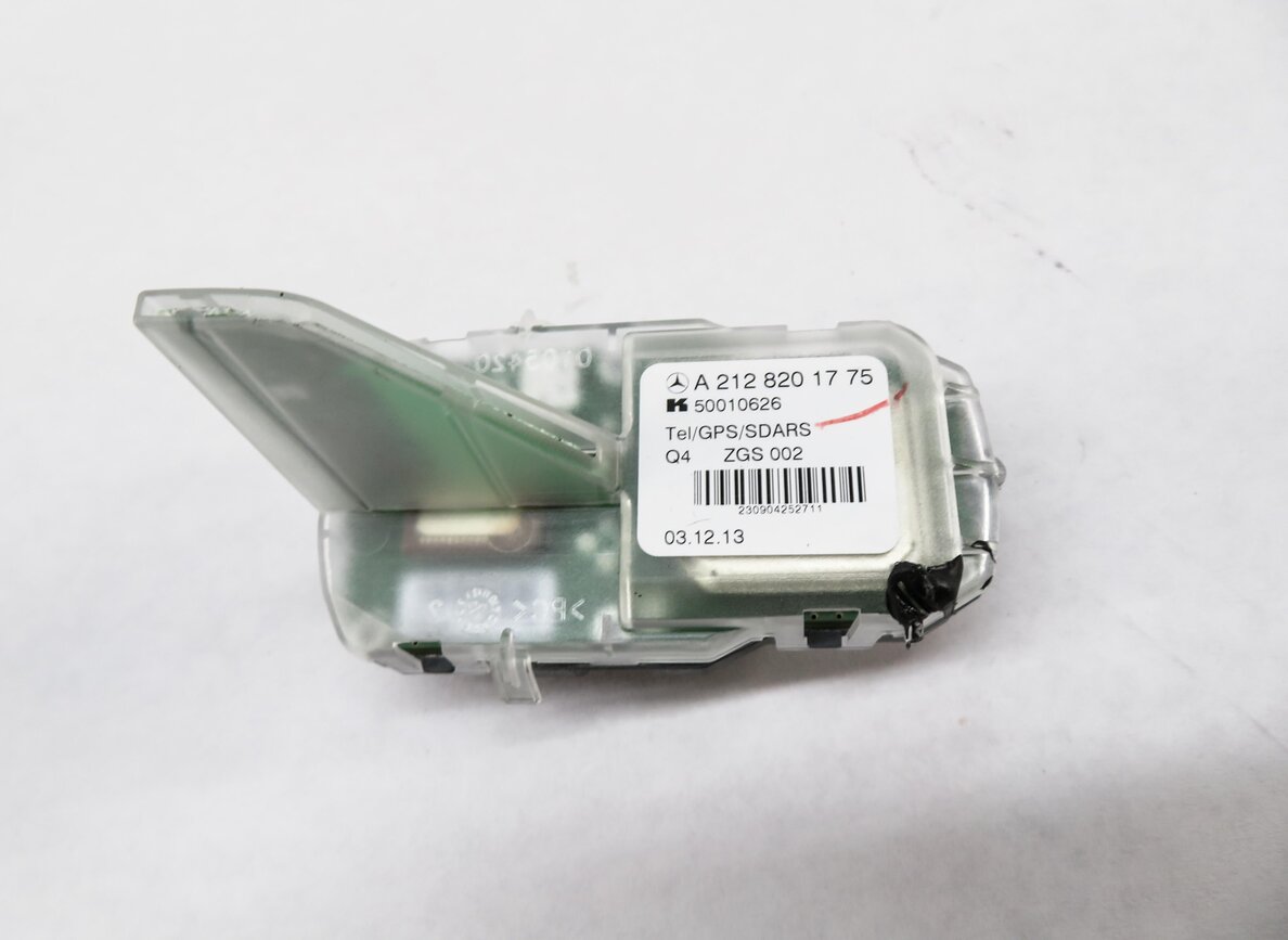 Thumbnail 2: 2014 MERCEDES GL450 (X166) RADIO STEREO ANTENNA SHARK FIN ANTENNA MODULE