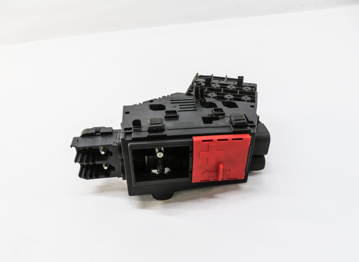 Thumbnail 2: 2014 MERCEDES GL450 (X166) FRONT BATTERY JUMP POST TERMINAL POWER JUNCTION BOX