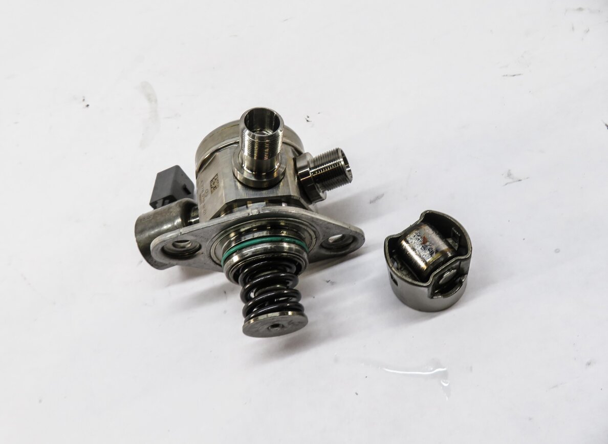 Thumbnail 2: 2011-2020 MERCEDES E500 E550 S600 SL450 SL550 GL550 - RIGHT MECHANICAL FUEL PUMP