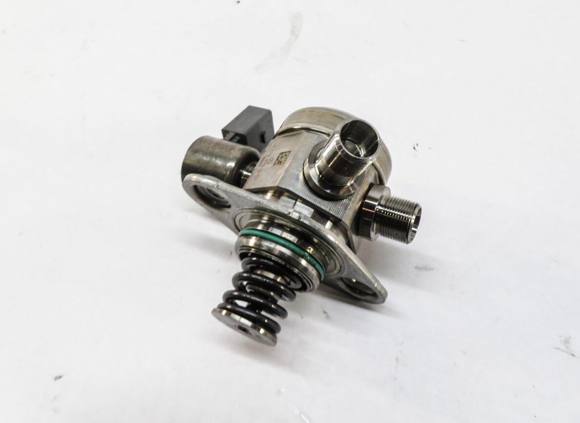 Thumbnail 4: 2011-2020 MERCEDES E500 E550 S600 SL450 SL550 GL550 - RIGHT MECHANICAL FUEL PUMP