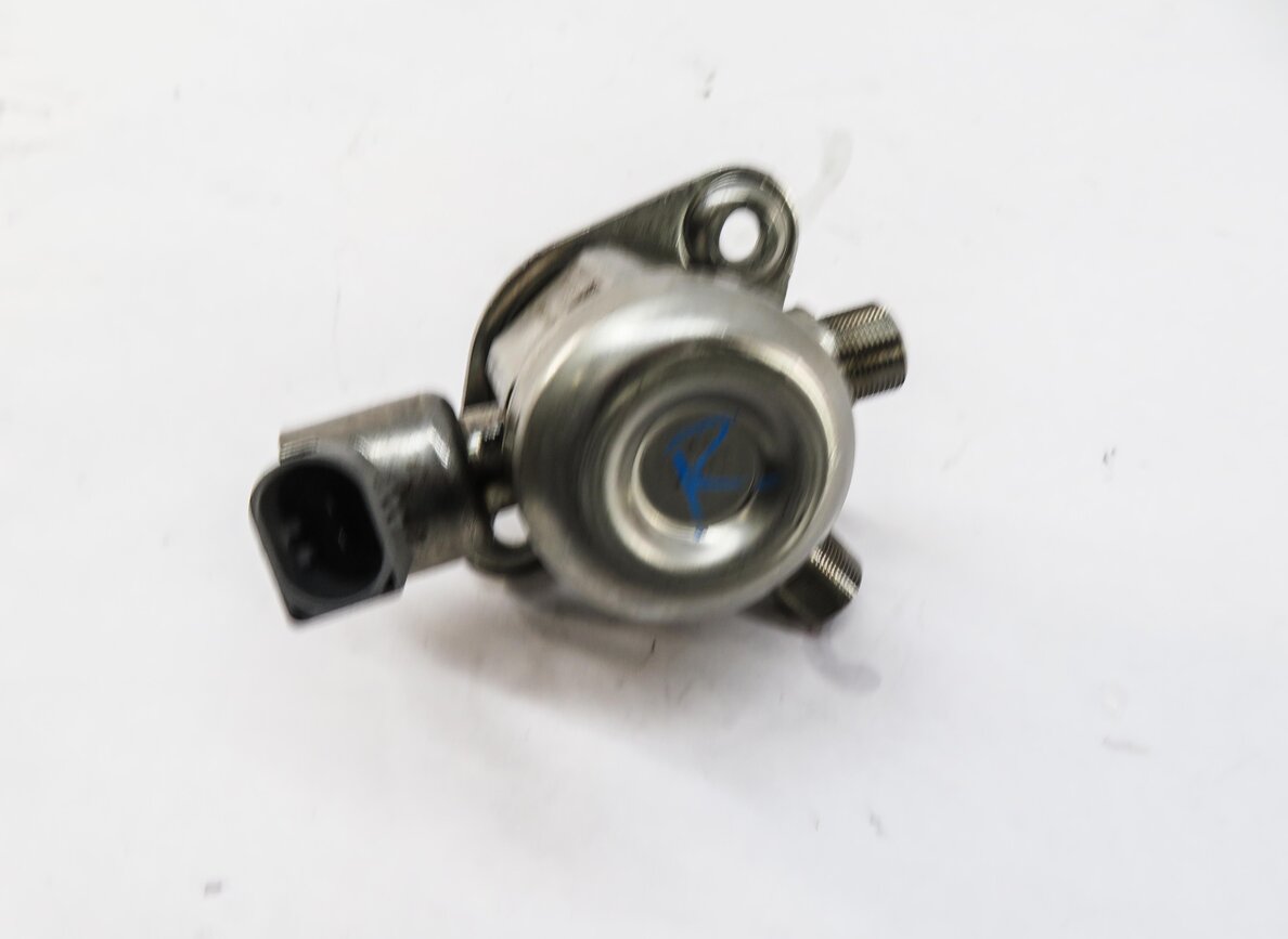 Thumbnail 6: 2011-2020 MERCEDES E500 E550 S600 SL450 SL550 GL550 - RIGHT MECHANICAL FUEL PUMP