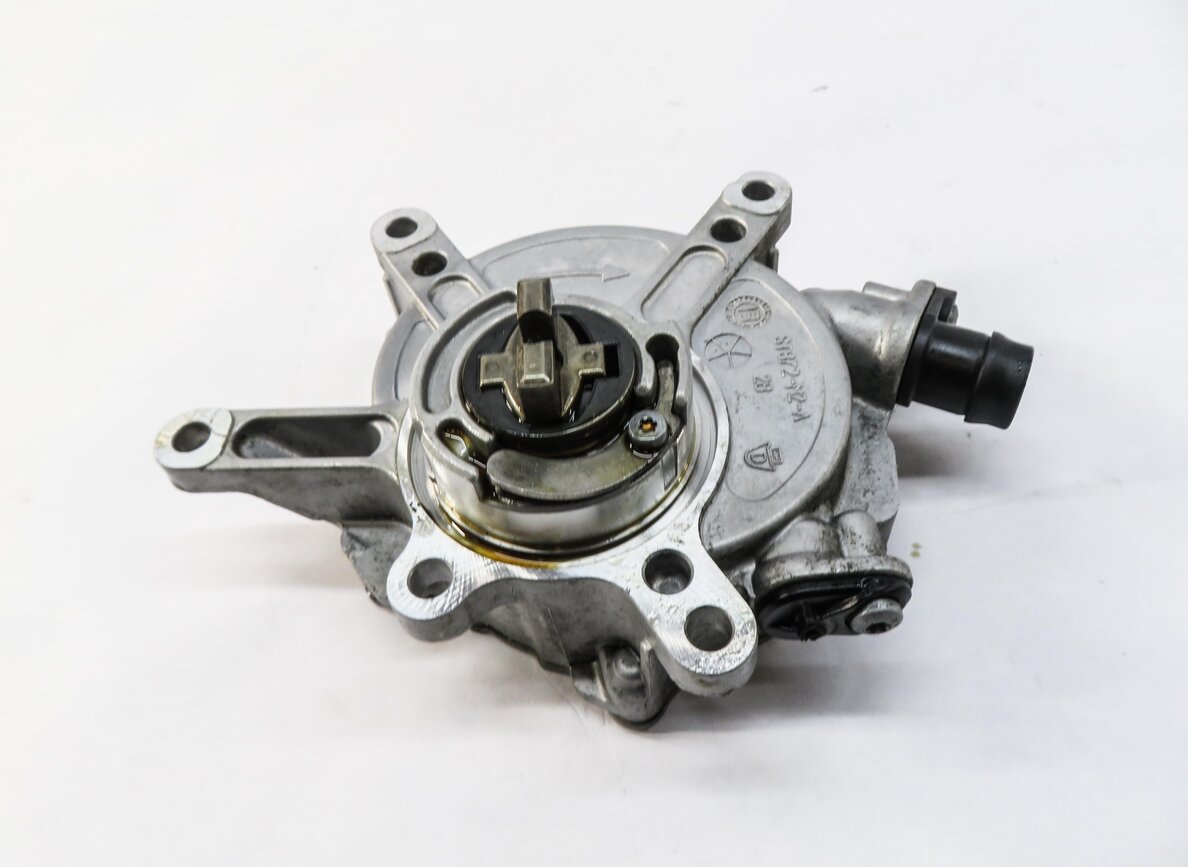 Thumbnail 2: 11-20 MERCEDES CL550 GL450 GL550 ML350 ML550 S400 S550 S600 SL550 - VACUUM PUMP