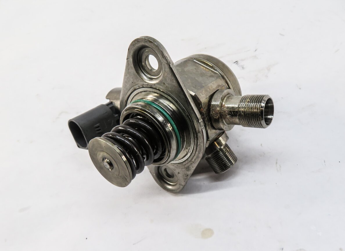 Thumbnail 4: 2011-2020 MERCEDES E500 E550 S600 SL450 SL550 GL550 - LEFT MECHANICAL FUEL PUMP