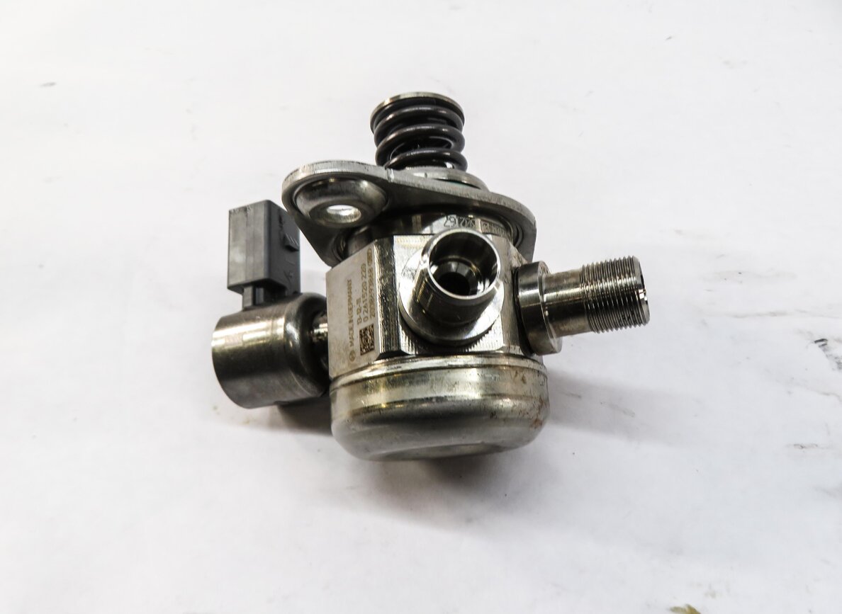 Thumbnail 6: 2011-2020 MERCEDES E500 E550 S600 SL450 SL550 GL550 - LEFT MECHANICAL FUEL PUMP
