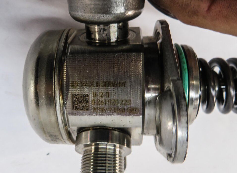 Thumbnail 7: 2011-2020 MERCEDES E500 E550 S600 SL450 SL550 GL550 - LEFT MECHANICAL FUEL PUMP
