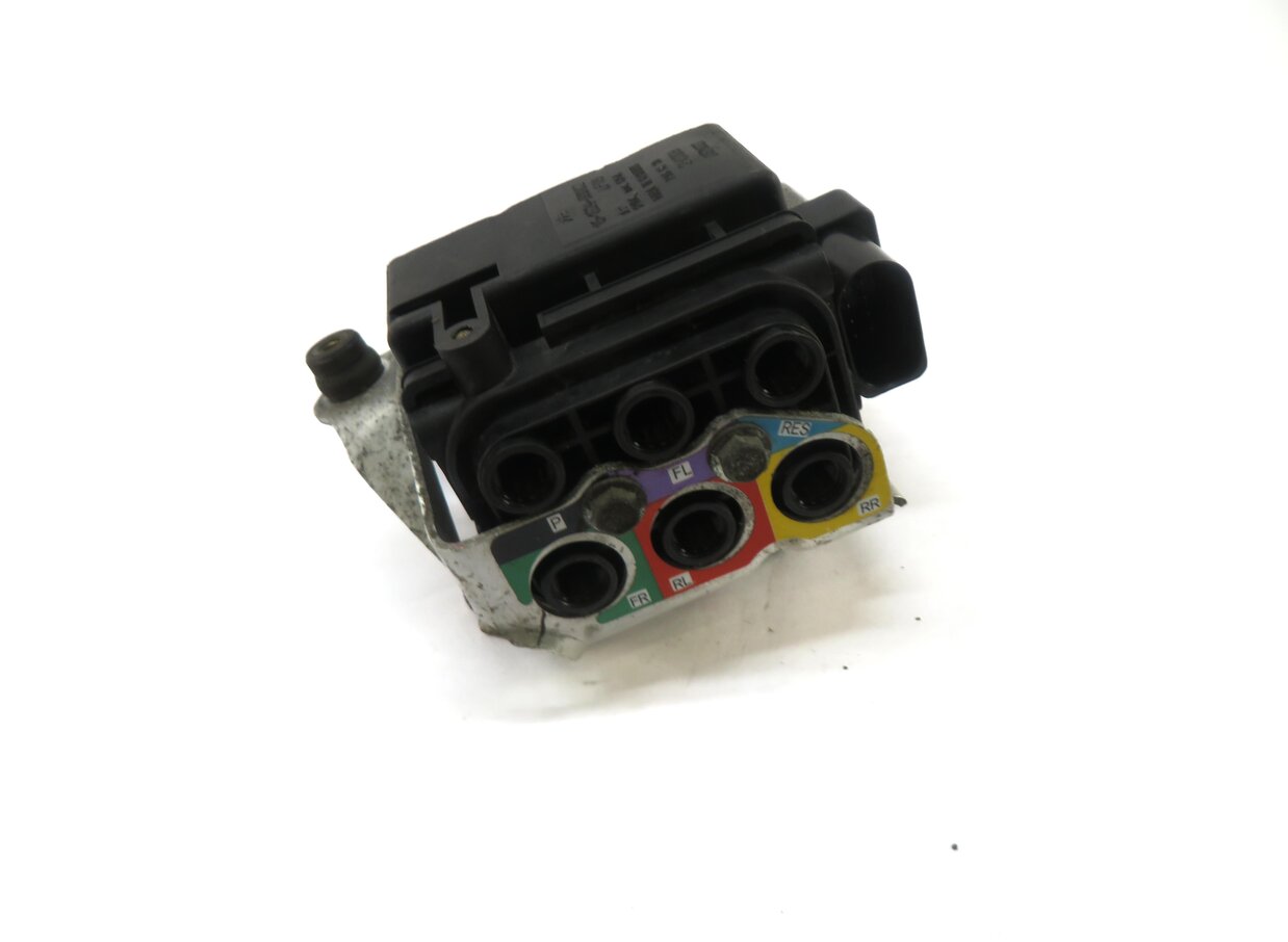 2006 PORSCHE CAYENNE (955) AIR SHOCK SUSPENSION VALVE BLOCK 7L0616251