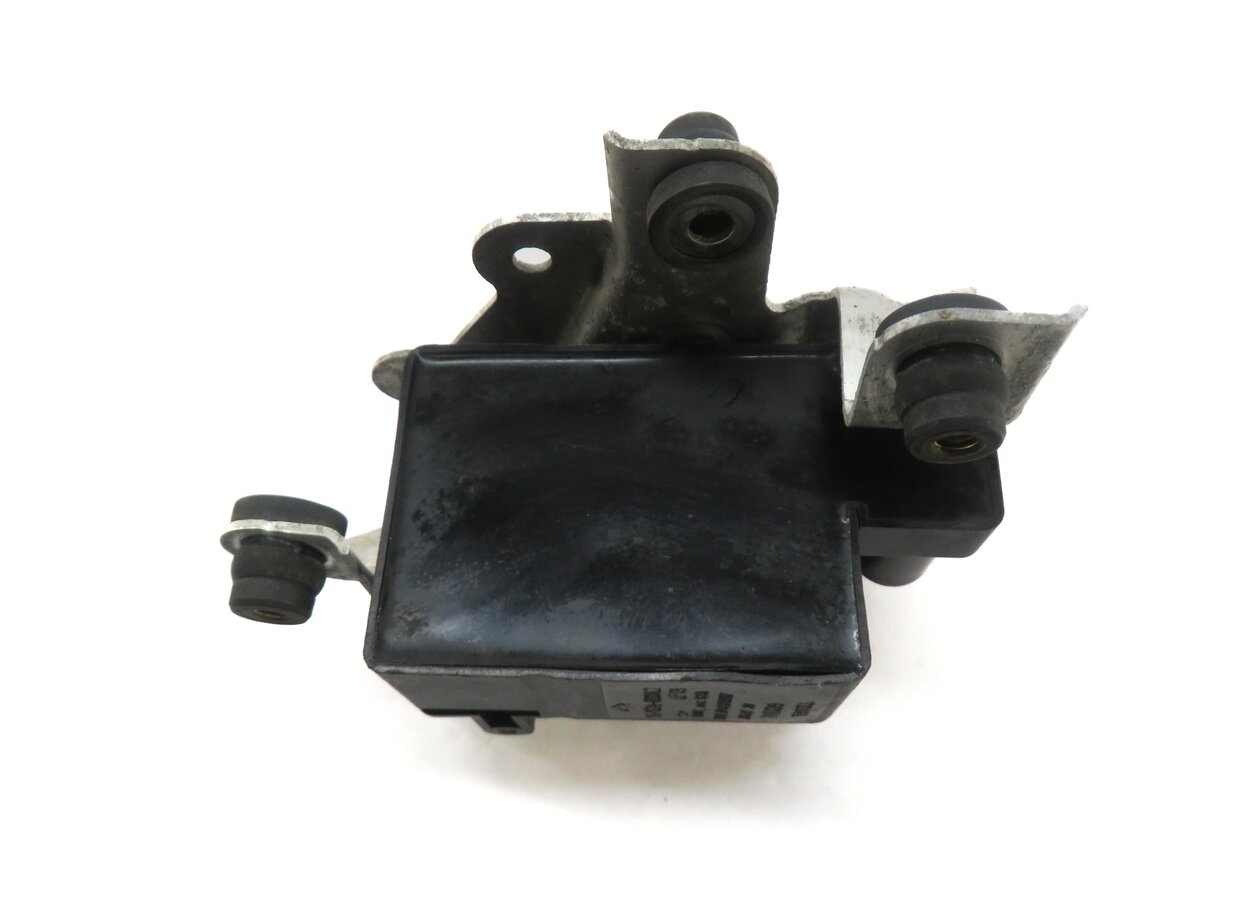 Thumbnail 3: 2006 PORSCHE CAYENNE (955) AIR SHOCK SUSPENSION VALVE BLOCK 7L0616251